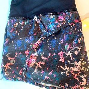 Lulu lemon ladies 4 athletic shorts